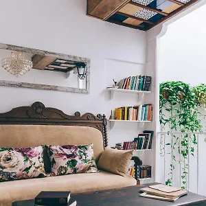 Alcazar De Maria Homestay Seville