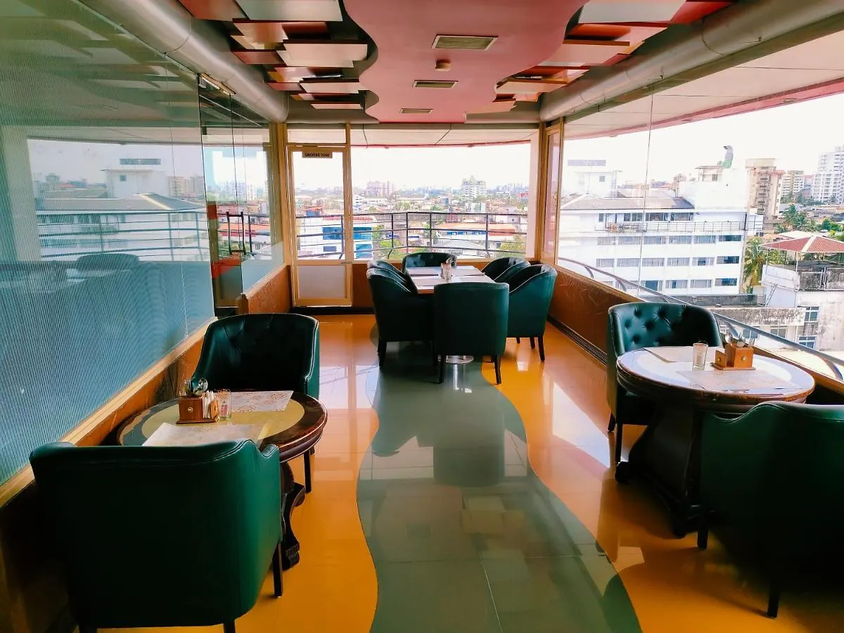 Presidency Kochi City Centre 4*,